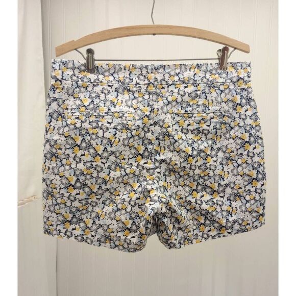 Old Navy everyday floral  shorts, midrise size 8 - Picture 2 of 4